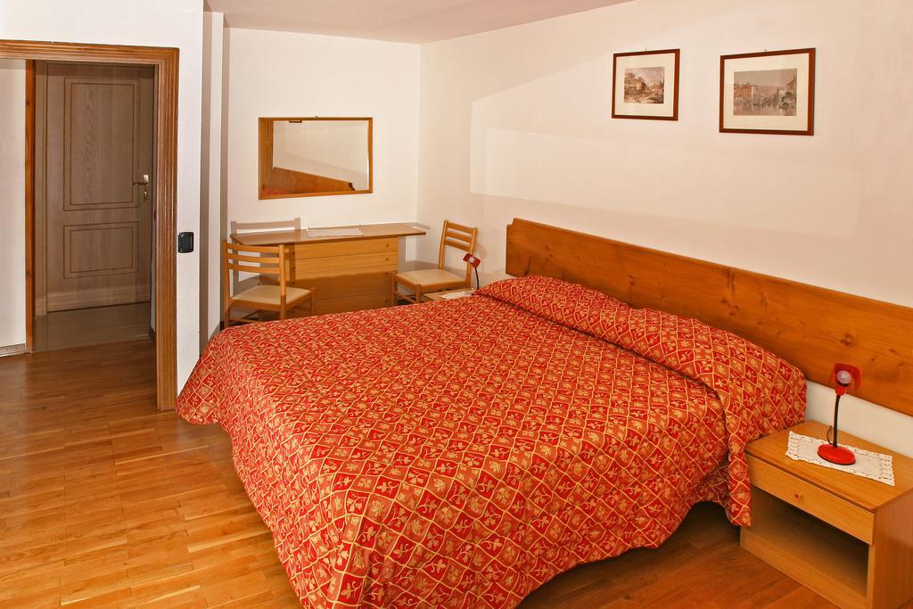 Hotel Biancaneve Oulx Habitación foto