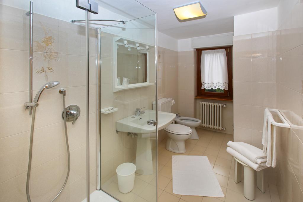Hotel Biancaneve Oulx Habitación foto